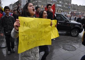 Dadaşlar bölücülere lanet yağdırdı